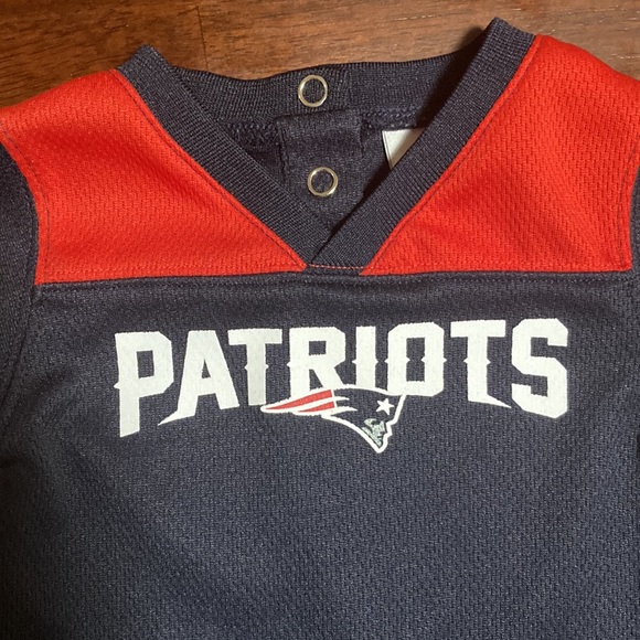 Patriots onesie 6-9 months - Picture 3 of 5